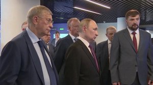 В Санкт-Петербурге Владимир Путин посетил Морской технический университет