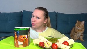 Мукбанг кофе, рулетики из лаваша, соленья. Еда на камеру.