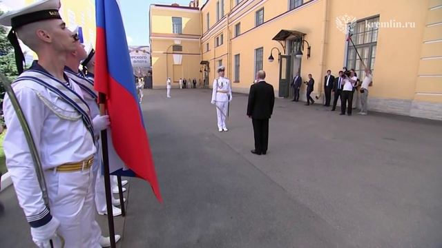 В День Военно-Морского Флота Президент прибыл в Главное Адмиралтейство в Санкт-Петербурге для провер