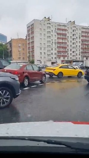 Пропуская скорую помощь и Вы спасаете Жизнь