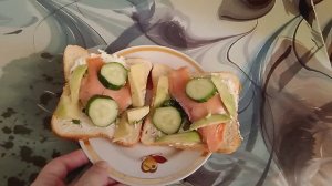 Сэндвич со слабосолёной горбушей.