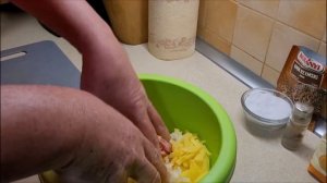 Пирог с мясом и картошкой из слоеного теста
