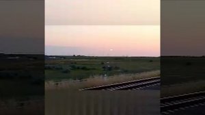 Мы отдыхаем на Тамане пока меняют Локомотив с Крымской Железной дороги на  РЖД