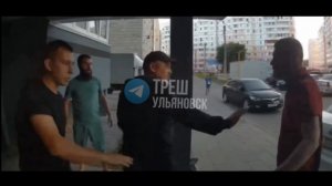 😱 «Страшно жить с таким неадекватом в одном подъезде, страшно за детей», – жалуются жители дома. На