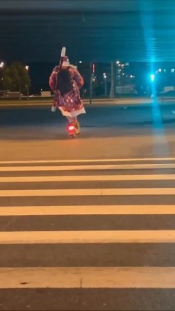🎅Ночью в Москве заметили Деда Мороза🎅