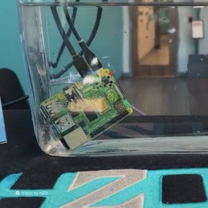 🖥 На видео, защищённый покрытием HZO Raspberry Pi работает под водой уже 1 044 дня!