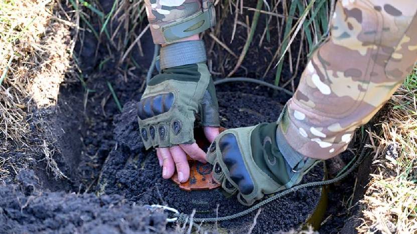 Старший прапорщик Корнеев проводил оборудование минных полей под огнем ВСУ