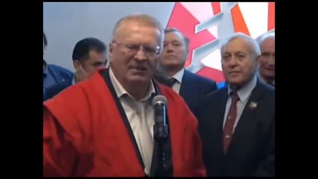 Владимир Вольфович Жириновский примеряет куртку самбо