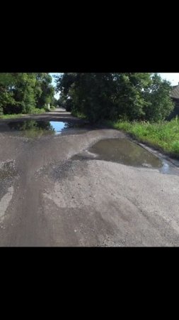 Когда пытаешься не замарать мотоцикл. Мотоцикл урал и лужа