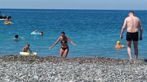 красотка на пляже 18 +