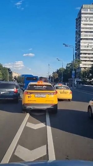 Пропуская скорую помощь и Вы спасаете Жизнь2