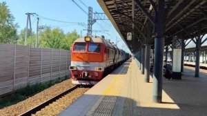 Тепловз 2М62У-0200 (ТЧЭ-2) с грузовым поездом.