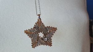 Кулон из бисера Звезда