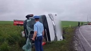 В Башкирии автобус с 40 пассажирами съехал в кювет и опрокинулся