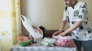 Ларек фрукты и овощи, купил совхозные помидоры, и кабачки, на 448 рублей
