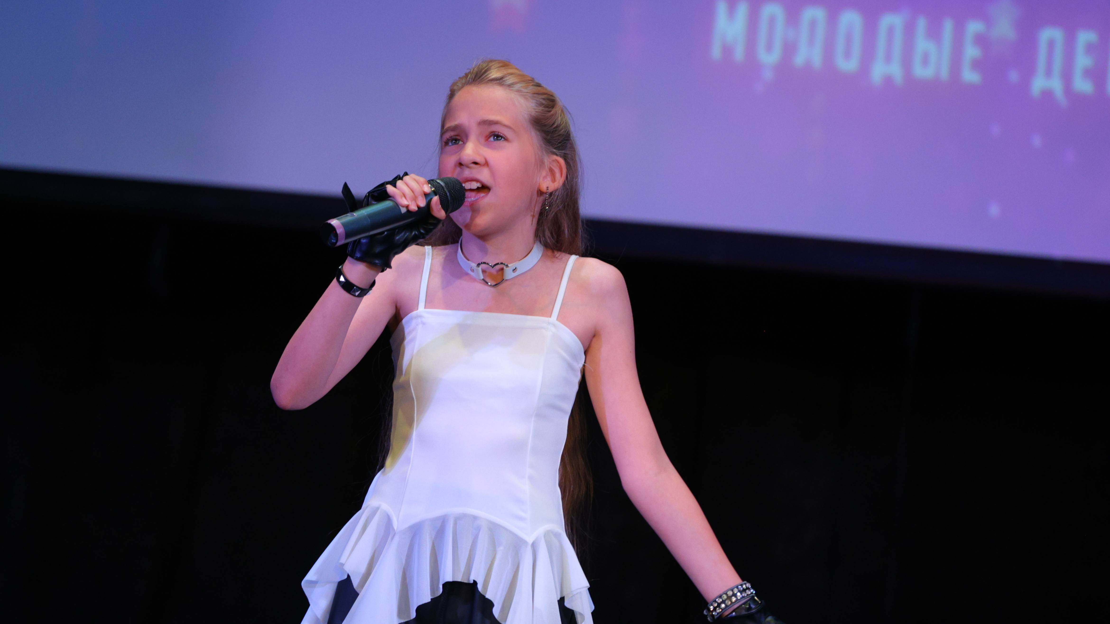 Юлия Абрамова - "Небо" (Е. Плотникова)