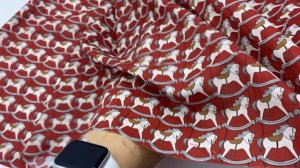 Поплин  красного цвета с принтом лошадь-качалка 14353