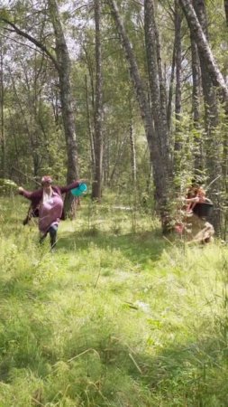 С подругой в старости пошли за грибами