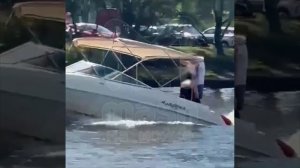 В Питере девушка ублажила возлюбленного прямо на катере