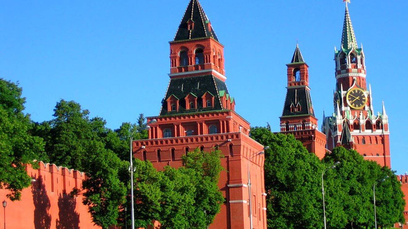 Прогулка по Москве. Башни Кремля. 18 или 21? Вьетнамский фестиваль на манежке.