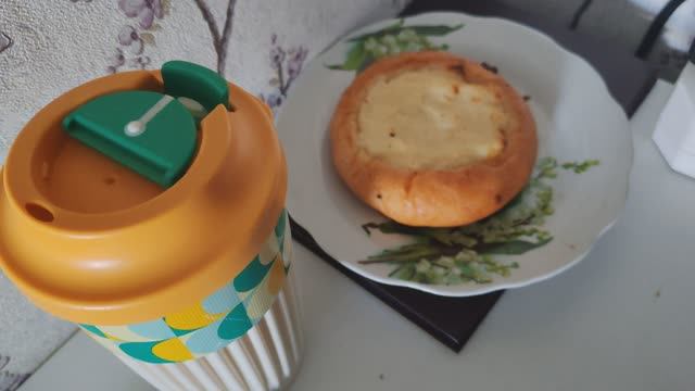 Завтрак в деревне, кофе и ватрушка, счастливая деревенская жизнь