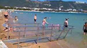Геленджик пляж Дельфин и пляж Сады Морей сегодня 28 июля 2025. Море и погода в Геленджике сейчас