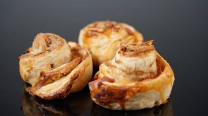 СЛОЕНЫЕ БУЛОЧКИ С ЯБЛОКОМ