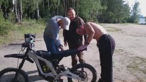 Мини слёт звёздного(золотого) состава электробайкеров Екатеринбурга на велопляже озера Шарташ.