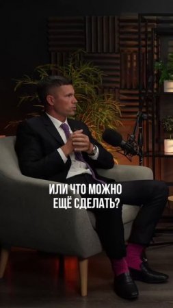 Можно работать в компании, а можно работать над компанией