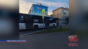 Автобус с флагом ВМФ курсировал по дорогам Братска