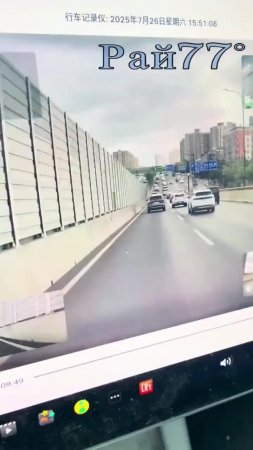 Лобовое столкновение автомобилей попало на видео в КНР