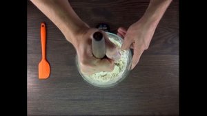 Замес теста (без музыки), часть 1