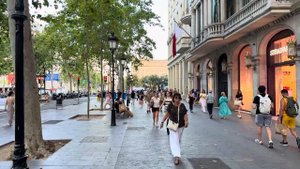 Летняя Барселона 2025 — прогулка по улочкам, архитектуре Гауди и шумной жизни города у моря 🚶