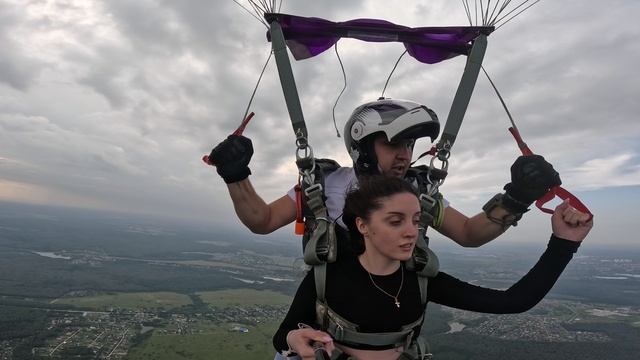 Кристина прыгает с парашютом. Аэродром Волосово, 26 июля 2025 г. смотреть онлайн