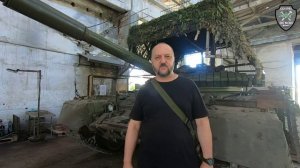 Оскольцы ремонтируют Танк Т-80