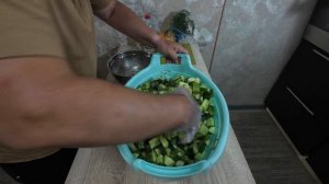 Очень вкусные огурцы в горчичном соусе.