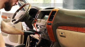 Мойка после трассы. Насекомые, пыль, битум.