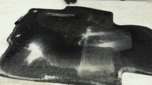 Салон после детей. Сладкое, крошки, пятна.