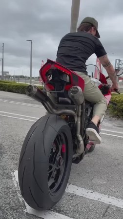 Ducati Panigale V4R с выхлопом за 10 000$