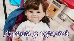 Играем и кормим куклу на детской коляске из бутылочки, игры для девочек