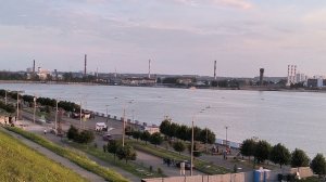 Ижевск. Вид на панораму акватории городского пруда в часы заката с улицы Милицейской.