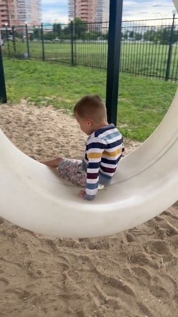 Володя 3,11 катается на круглой качеле смотреть онлайн