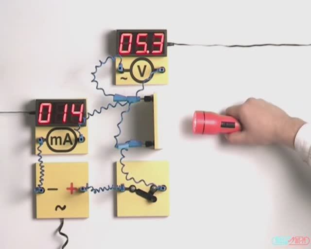 Физика. Опыты. Зависимость сопротивления полупроводника от освещённости смотреть онлайн