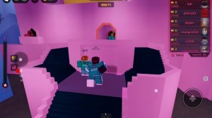 Играем в кальмара но она в роблоксе