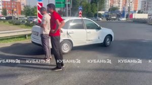 В Краснодаре движение 4 трамваев остановилось из-за вылетевшей на рельсы машины