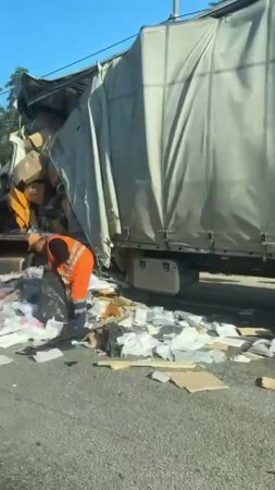‼️Утром на Горьковском шоссе случилось серьёзное ДТП: от кабины фуры не осталось живого места‼️