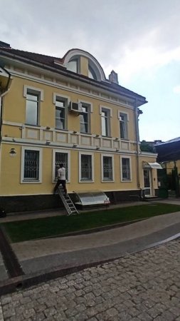 В квартале церкви Трёх Святителей на улице Славянской и Короленко в Нижегородском районе. Июль 2025