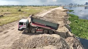 Засыпаем болото  Самосвалами Грузоподъемностью 25 Тонн, Перевозящими Грунт