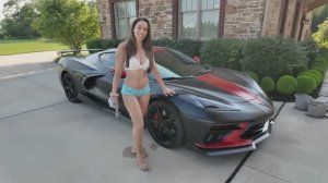 Kristina Khalil моет Corvette C8