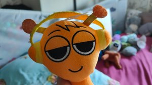 играем в мягкую детскую игрушку спрунки оранжевого Орэн, мягкая игрушка спрунке